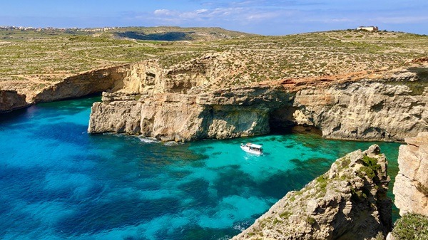 boat tours comino